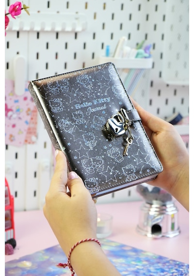 Victoria's Journals Hello Kitty Hush Hush Kilitli Çizgili Defter – 160 Yaprak, Kutulu, Özel Tasarım