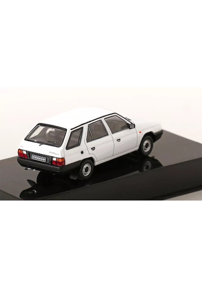 1:43 Ixo 1990 Skoda Forman