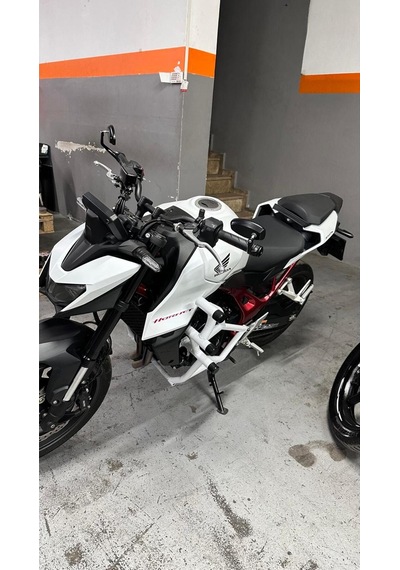 Hornet 750 Ön Koruma Demiri Beyaz