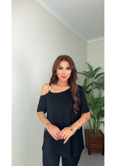 De'charme Kadın Kısa Kollu Tek Omuzdan Askılı Toka Detaylı Viskon Bluz Siyah