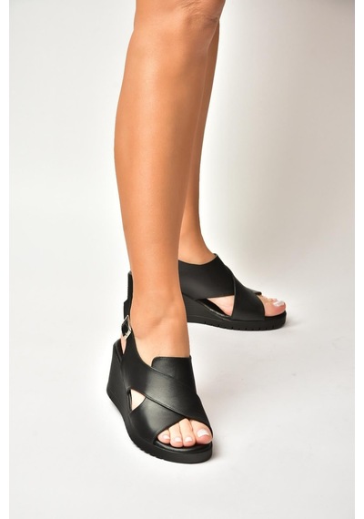 Fox Shoes Y555340503 Siyah Hakiki Deri Dolgu Tabanlı Kadın Sandalet