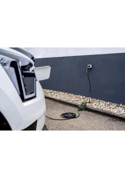 Brennenstuhl E-mobility Serisi  8 M Kablolu 10 A 2.3 KWEv Tipi Elektrikli Araç Şarj İstasyonu