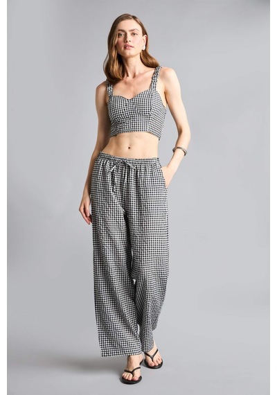 Defacto Fıtted Gofre Dokulu Kalp Yaka Pötikareli Crop Siyah Bluz H8864ax26smbk81 Siyah-bk81 Defacto Fıtted Gofre Dokulu Kalp Yaka Pötikareli Crop Siyah Bluz H8864ax26smbk81 Siyah-bk81