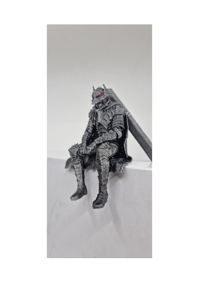 Guts Berserk Oturan Figür 15 Cm
