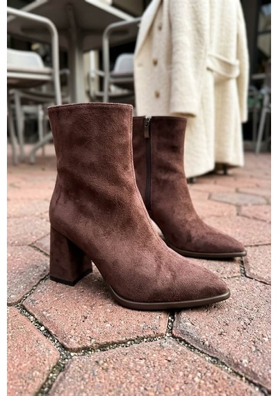 Divolya Vlaho Kahverengi Süet 7 Cm Taban Önü Dikiş Detaylı Fermuarlı Kadın Günlük Bot Kahve Divolya Vlaho Kahverengi Süet 7 Cm Taban Önü Dikiş Detaylı Fermuarlı Kadın Günlük Bot Kahve