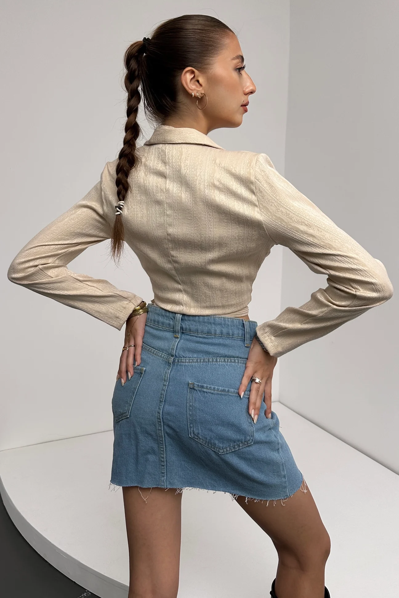 Lirya Prive Gömlek Yaka Beli Bağlamalı Crop Bluz Krem