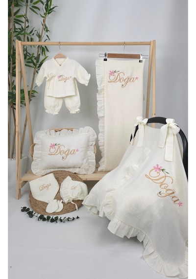 Gros Shop Müslin Yeni Doğan 4katlı Organik %100pamuk Kişiye Özgü Nakışlı Hastane Çıkış Seti Çiçekli Model-1 Ekru