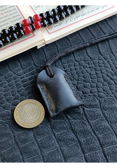 Küçük Dörtgen Cevşen Dualı Kolye Muska Hakiki Deri El Yapımı Mat Siyah