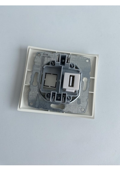 Mono Sıva Altı Usb Priz Beyaz Adaptörsüz