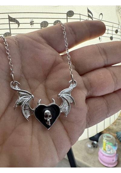 Yarasa Kanatlı Skull Heart Unisex Gotik Kolye Karanlık Aşkın Ve Asi Ruhun Simgesi Çok renkli