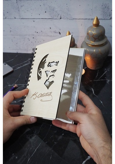 Mustafa Kemal Atatürk Ahşap Defter - A5 Spiralli - Günlük - Çizgisiz Defter Ahşap Rengi Banu