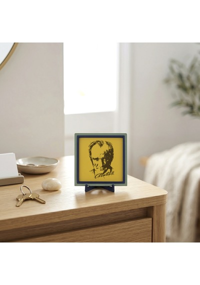 Estetik Atatürk İşlemeli Dekoratif Hatıra, Tarihi Değeri Yüksek Modern Masaüstü Süsü 10x10 Cm