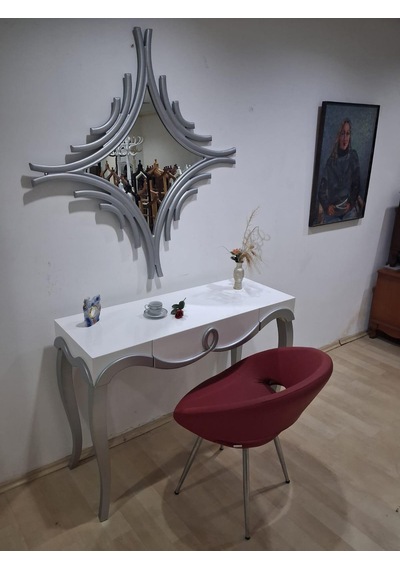 Dresuar Cnc Kabartma 90666 Model Aynalı Tombik Sandalye Ayak Parlak Beyaz Gri Renk Beyaz - Gri Dresuar Cnc Kabartma 90666 Model Aynalı Tombik Sandalye Ayak Parlak Beyaz Gri Renk Beyaz - Gri