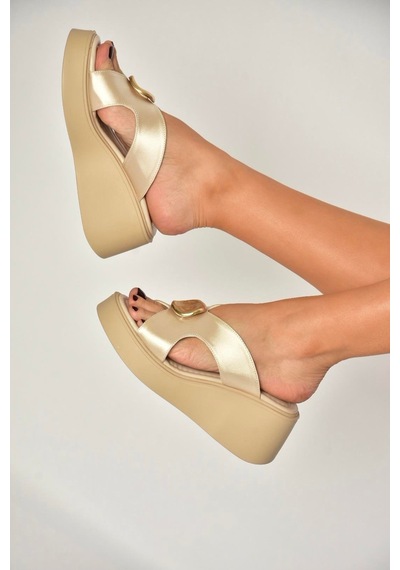 Fox Shoes Y973965404 Bej Kumaş Dolgu Tabanlı Kadın Terlik Bej