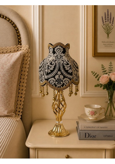 Koyu Füme Fransız Dantel Beyaz İşlemeli Kadife Başlık Gold Metal Ayaklı Klasik Model Abajur 50x25cm