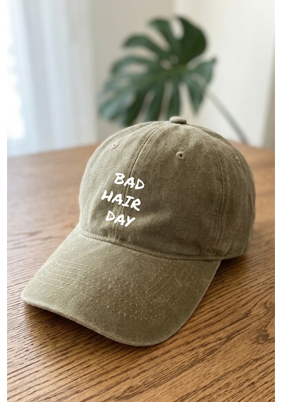 Emybox Bad Hair Day Yazılı Yıkamalı Unisex Şapka - Eskitme Metal Tokalı Ayarlanabilir Baskılı Beyzbol Şapka Zeytin Yeşili