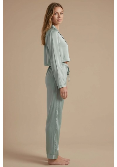 Kadın Yeşil Saten Crop Pijama Takımı Gömlek Yaka, Düğmeli Ve Şık Ev Giyim Kadın Yeşil Saten Crop Pijama Takımı Gömlek Yaka, Düğmeli Ve Şık Ev Giyim