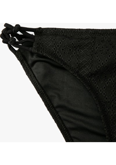 Koton Fisto İşlemeli Bikini Altı Yanları Biye Detaylı Normal Bel Siyah 3sak00025mm 3SAK00025MM999 Siyah Koton Fisto İşlemeli Bikini Altı Yanları Biye Detaylı Normal Bel Siyah 3sak00025mm 3SAK00025MM999 Siyah