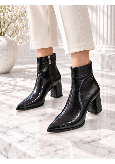 Dabab Shoes Yona Kadın Siyah Kırışık Rugan Sivri Burun Ön Dikiş Detaylı Fermuarlı İçi Sıcak Astarlı 7 Cm Kalın Topuklu Bot Bootie Siyah Rugan Dabab Shoes Yona Kadın Siyah Kırışık Rugan Sivri Burun Ön Dikiş Detaylı Fermuarlı İçi Sıcak Astarlı 7 Cm Kalın Topuklu Bot Bootie Siyah Rugan