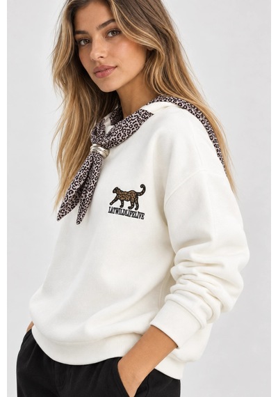 Mevese Bisiklet Yaka Nakışlı Kadın Sweatshirt - Üç İplik Şardonlu Oversize Şık Tasarım - Beyaz Mevese Bisiklet Yaka Nakışlı Kadın Sweatshirt - Üç İplik Şardonlu Oversize Şık Tasarım - Beyaz