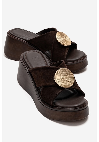 Luvishoes Fıanna Kahverengi Süet Hakiki Deri Tokalı Çapraz Bantlı Kadın Dolgu Topuklu Terlik Luvishoes Fıanna Kahverengi Süet Hakiki Deri Tokalı Çapraz Bantlı Kadın Dolgu Topuklu Terlik