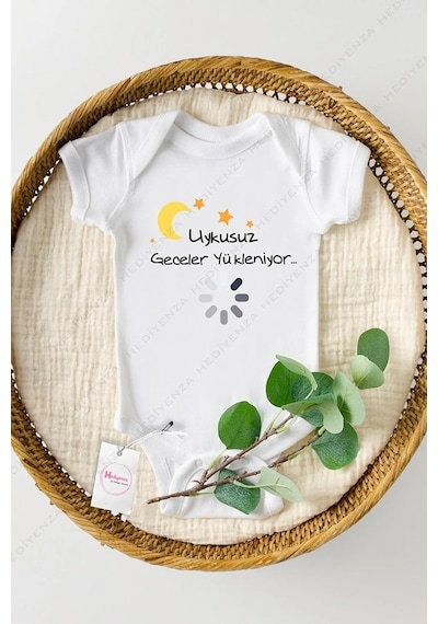 Hediyenza Uykusuz Geceler Yükleniyor Özel Tasarım Bebek Zıbın Pamuklu Çıtçıtlı Body Beyaz