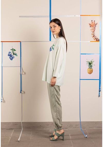 Ters Dikiş Detaylı Yaban Mersini Desenli Sweatshirt Yeşil