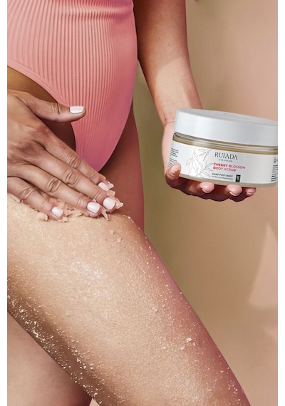 Japon Kiraz Çiçeği Body Scrub Besleyici Arındırıcı Nemlendirici Vücut Peelingi 250 Ml.