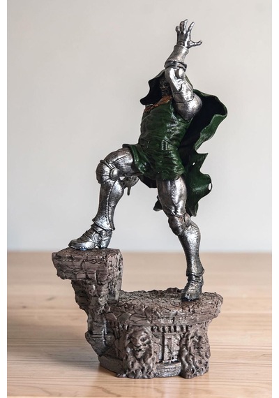 Doctor Doom Figür 20 Cm