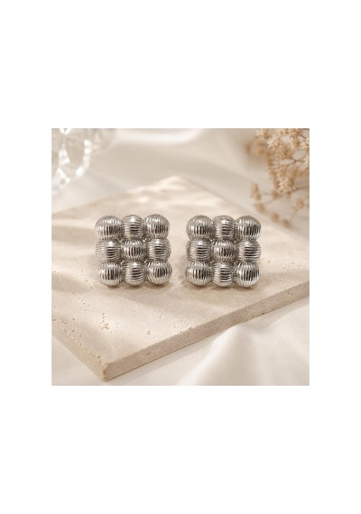 Gümüş Kare Top Detaylı Kabartmalı Küpe Vintage Dokulu Şık Bijuteri Küpe Gümüş - 886705515 Gümüş - 886705515 Gümüş