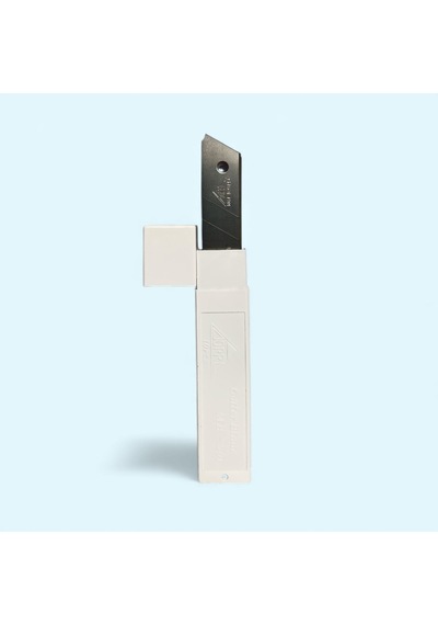 Zorro 1404 Geniş Maket Bıçağı Yedeği 18mm 7 Kırımlı 50 Adet