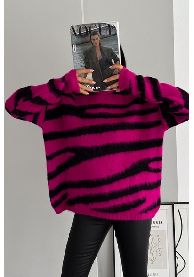 Femelle Kadın Fuşya Yeni Sezon Zebra Desen Standart Beden Geniş Kalıp Oversize Triko Kazak Femelle Kadın Fuşya Yeni Sezon Zebra Desen Standart Beden Geniş Kalıp Oversize Triko Kazak
