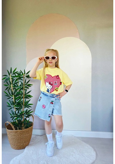 Superbaby Kız Çocuk Hello Kitty Temalı İkili Takım - Krem Nakışlı Tişört Ve Aksesuarlı Denim Şort Etek Kombini Sarı Superbaby Kız Çocuk Hello Kitty Temalı İkili Takım - Krem Nakışlı Tişört Ve Aksesuarlı Denim Şort Etek Kombini Sarı