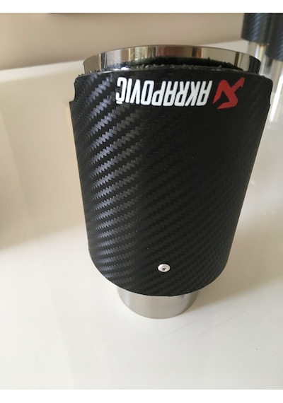 Akrapoviç Logolu Karbon Desenli Krom Egzoz Ucu Giriş 60mm Çıkış 9