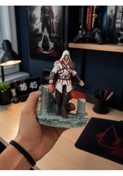 Assassin's Creed Ezio Figür 13 Cm El Boyaması Dekoratif Figür Masaüstü Kitaplık Vitrin Dekoru