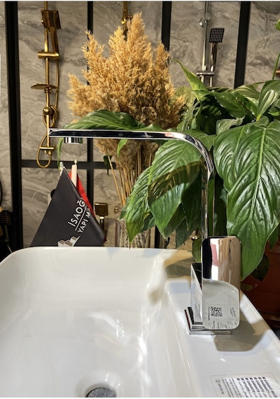 İsaoğlu Yapı Lavabo Bataryası Kare Tasarım Yüksek Model Banyo Lavabo Musluğu 360 Derece Hareketli Batarya Gümüş