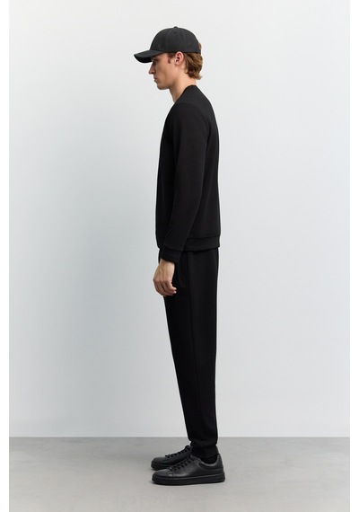 Avva Erkek Siyah Bisiklet Yaka Kolay Ütülenen Regular Fit Sweatshirt B001035