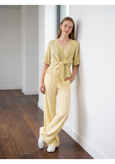 Pera Moda Leopar Desenli Önden Bağlamalı Beli Lastikli Crop Bluz Gömlek Terayağ Sarısı Pera Moda Leopar Desenli Önden Bağlamalı Beli Lastikli Crop Bluz Gömlek Terayağ Sarısı