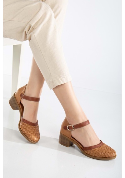 Analin Shoes Kadın Hakiki Deri Burnu Kapalı Örgülü Sandalet Taba