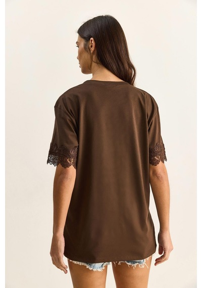Shade Kadın Bisiklet Yaka Dantel Detaylı Oversize T-shirt 2134 60286120 - Kahverengi