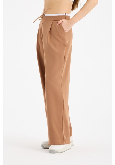 Gugus Kadın Wide Leg Kumaş Bol Paça Pantolon Beli Bağcıklı Beyaz Garni Detaylı Fermuar Kapamalı Bej Gugus Kadın Wide Leg Kumaş Bol Paça Pantolon Beli Bağcıklı Beyaz Garni Detaylı Fermuar Kapamalı Bej