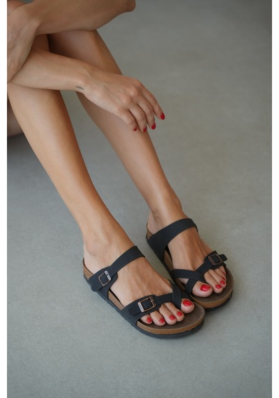 Selin Shoes Vino Çift Ayarlanabilir Tokalı Parmak Arası Kadın Terlik- Siyah