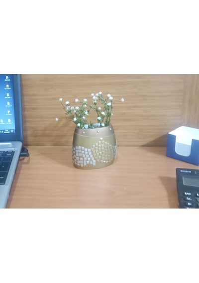 Vazoda Beyaz Yapay Çiçek Dekoratif Altın Mozaik Poliresin Vazo Dahil 10 x 15 x 5 CM