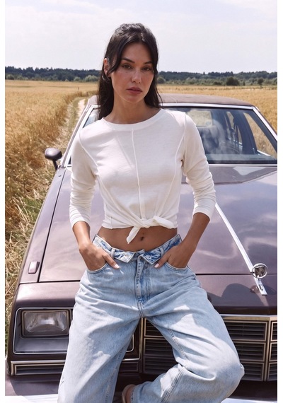 Kadın Ekru Renk W5 Asimetrik Kesim Crop Fit Tasarım Body Beyaz