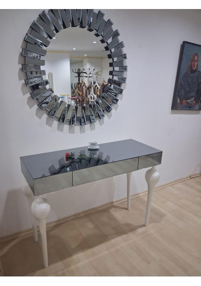 Dresuar St 90625 Güneş Model Parlak Füme Cam Ayna Kaplı Kayın Tombul Ayak Beyaz Beyaz Dresuar St 90625 Güneş Model Parlak Füme Cam Ayna Kaplı Kayın Tombul Ayak Beyaz Beyaz