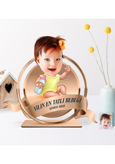 Kişiye Özel Yılın En Tatlı Bebeği Karikatürlü 3D Ahşap Biblo Plak