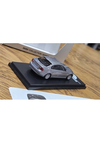1/64 Bmw E90 Gri - Collector Edition 50 Years Bmw 3 Series