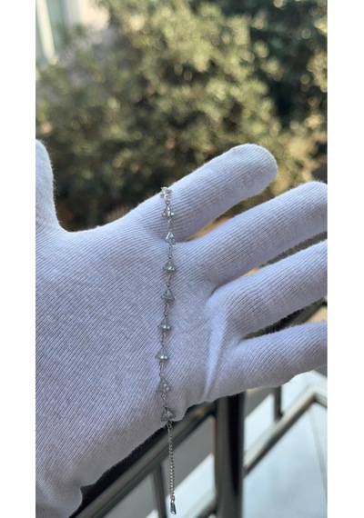 Kadın Gümüş Renk Üçgen Kesim Zirkon Taşlı Bileklik 18 Cm
