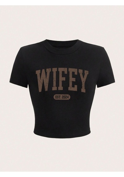Noıssey Yaz Kadın Kırpma T-shirt Wifey Est.2024 Mektup Baskı Streetwear Nefes Streç Yumuşak Kısa Koll Siyah