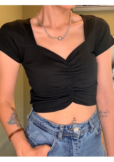 Ali Butik Siyah Önü Büzgülü Crop Tişört